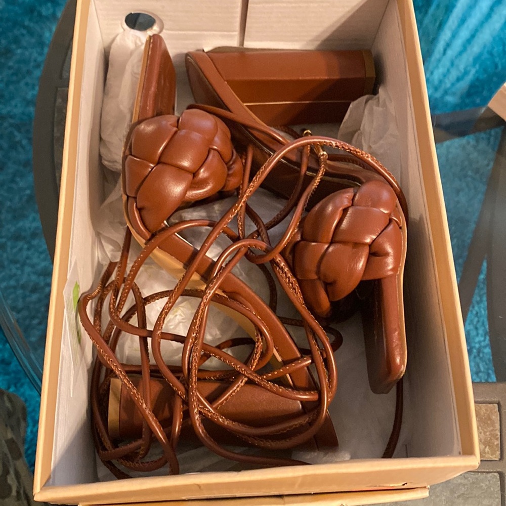 Brown Tope Heel